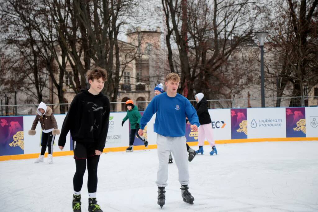 Lodowisko na placu Litewskim już działa 1 EAttachments9201993eb3a0fb8f1f330b1a186a99604cbdc86 xl