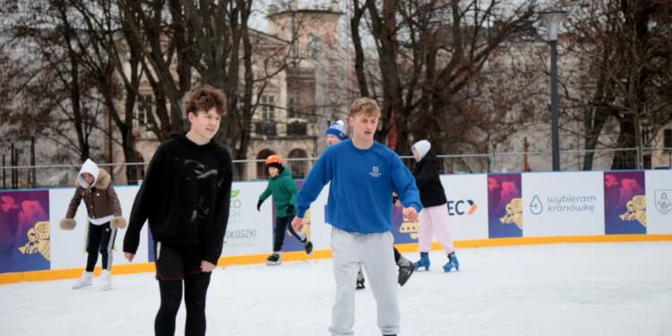 Lodowisko na placu Litewskim już działa 1 EAttachments9201993eb3a0fb8f1f330b1a186a99604cbdc86 xl