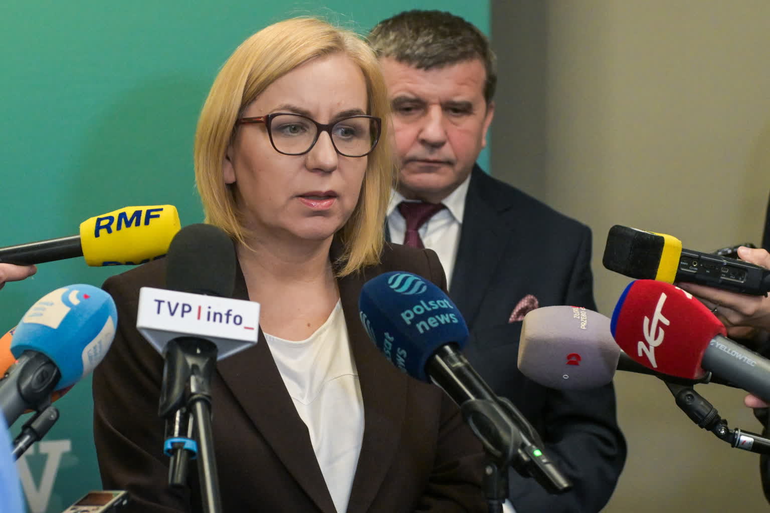 Minister Hennig-Kloska: Pracujemy nad ustawą o pomocy poszkodowanym przez nieuczciwe firmy 2 mid-25c15448.jpg