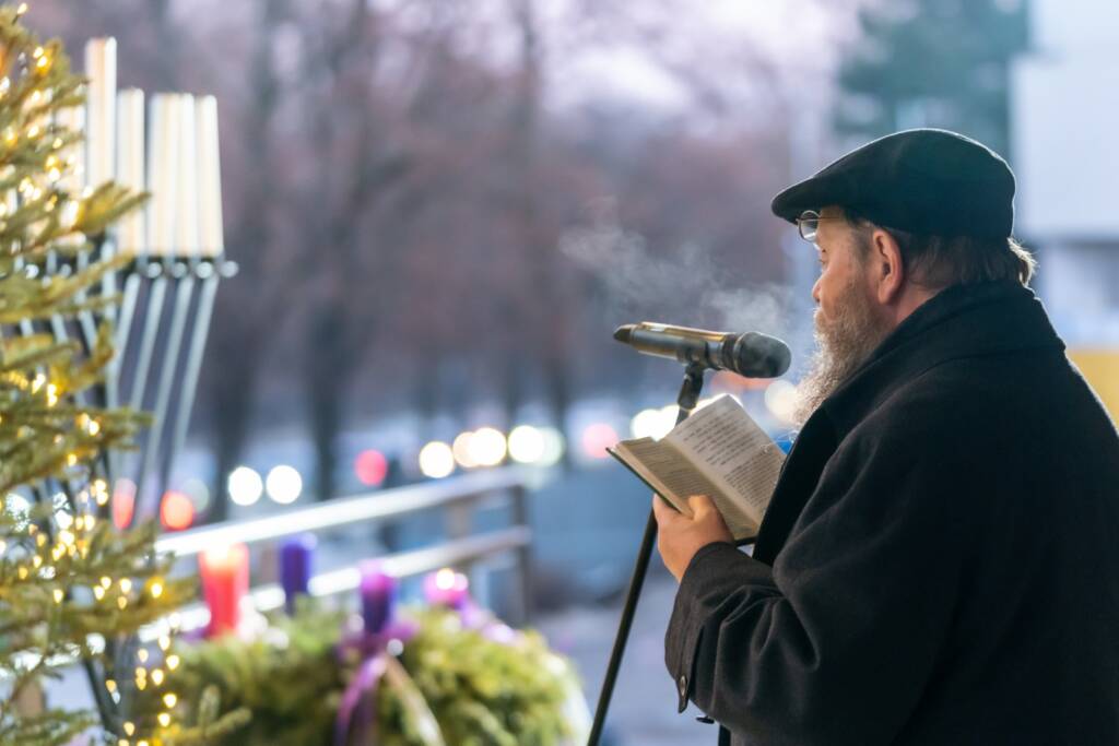 „Ma symbolizować zwycięstwo pokoju nad wojną”. KUL świętował Adwent i Chanukę 1 EAttachments9203931b3806df6a640baaf7bded1ef132a81fe