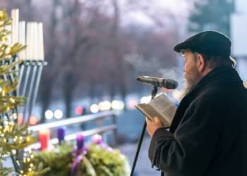 „Ma symbolizować zwycięstwo pokoju nad wojną”. KUL świętował Adwent i Chanukę 3 EAttachments9203931b3806df6a640baaf7bded1ef132a81fe