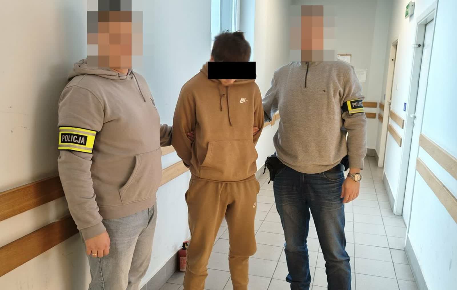 Napad w kominiarce. 17-latek odpowie za kradzież… puszki