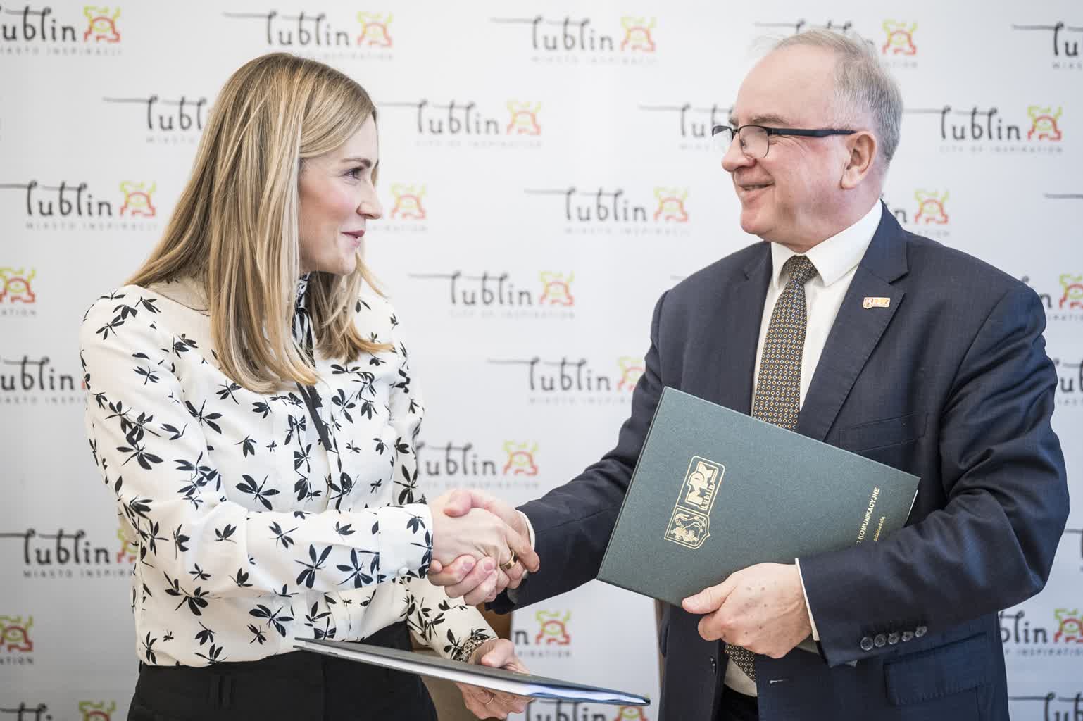 Nowoczesne trolejbusy dla Lublina: więcej komfortu, mniej emisji 2 Lublin z nowymi trolejbusami_fot. Miasto Lublin_3.jpg