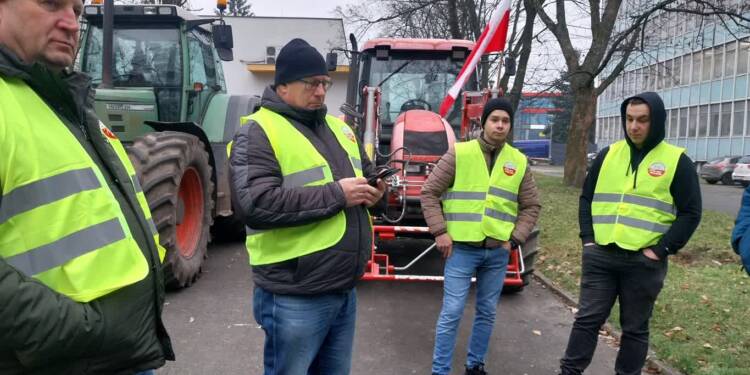 „To nie jest jedzenie, to jest pasza”. Rolnicy protestowali przeciwko umowie UE-Mercosur 1 EAttachments9210145994798cc87e99885742e9ae309049926 xl