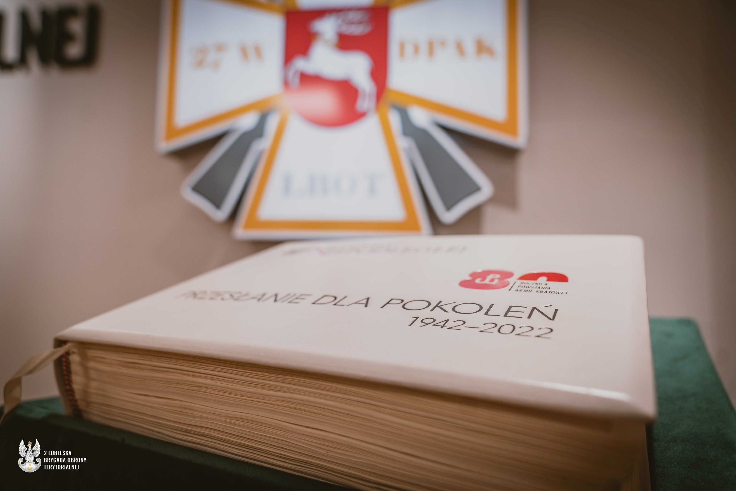 "Przesłanie dla Pokoleń". Wyjątkowy zbiór wspomnień trafił do lubelskich terytorialsów 2 2LBOT Księga Pokoleń_6.jpg