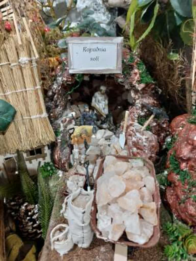 Ma 10 metrów, dziesiątki postaci i wciąż się rozrasta. Bożonarodzeniowa szopka w Wilkowie 5 601236661_1496923931379431_7617121723551356676_n.jpg