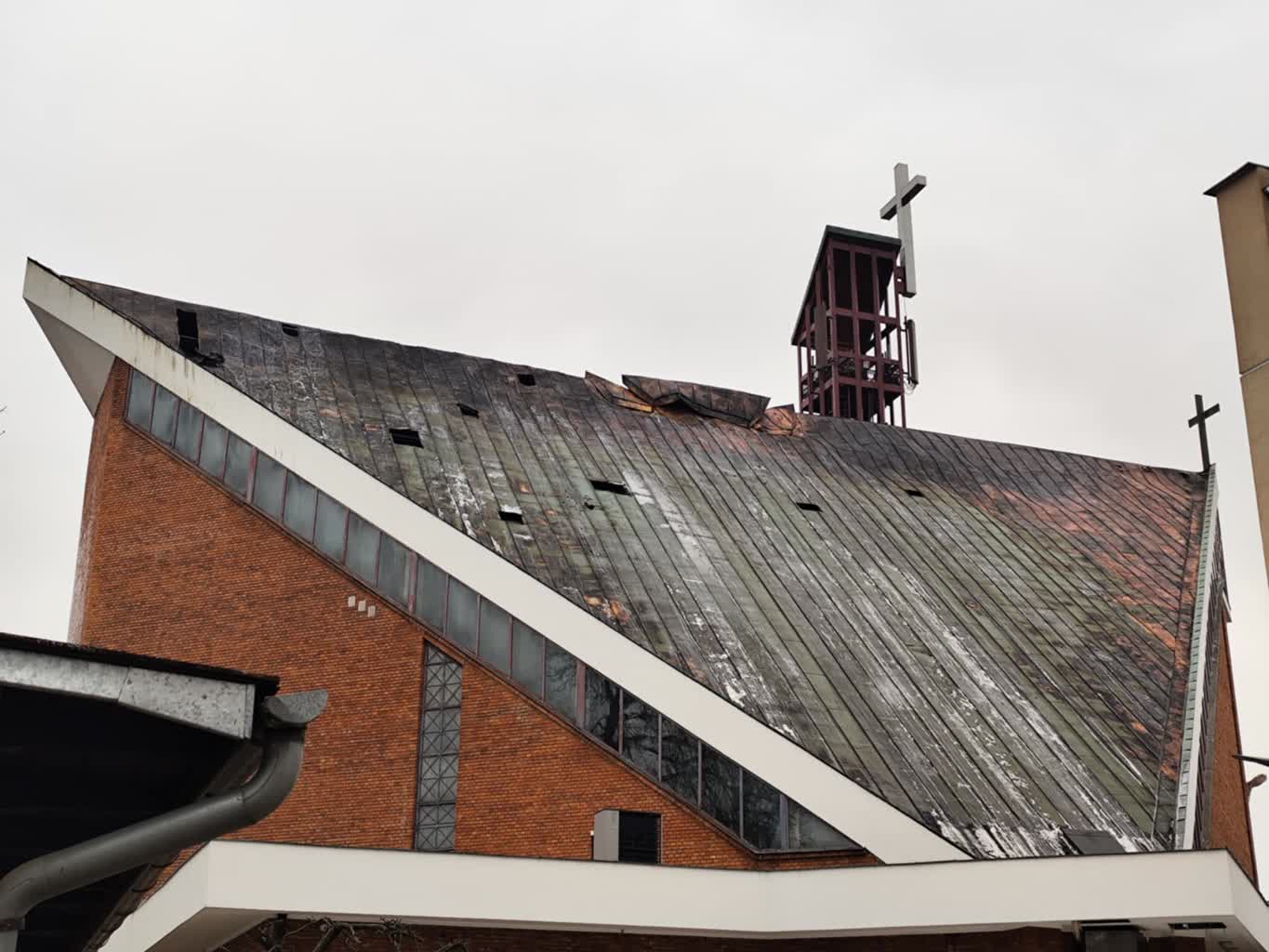 Kościół w Lublinie grozi zawaleniem. Proboszcz: konieczna będzie częściowa rozbiórka 2 99801fe9-093f-4bc9-8819-d55f67e5812a.jpg