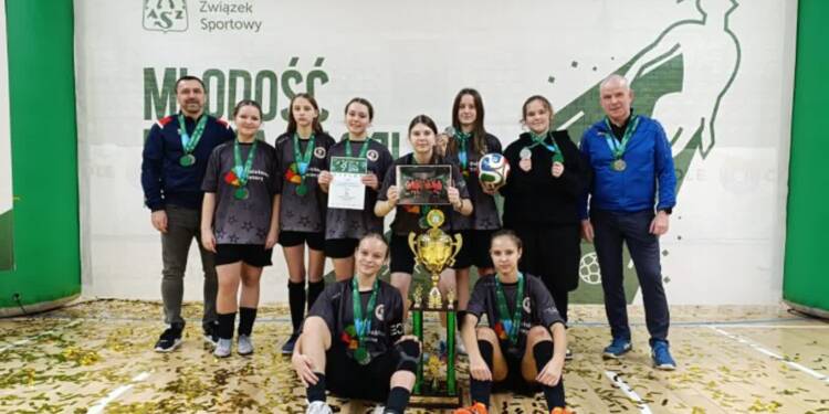 Dziewczęta grają w futsal. Lubelska szkoła wicemistrzyniami Polski 1 EAttachments92236985fd516b605792036d69f0f7da00fdbbd xl