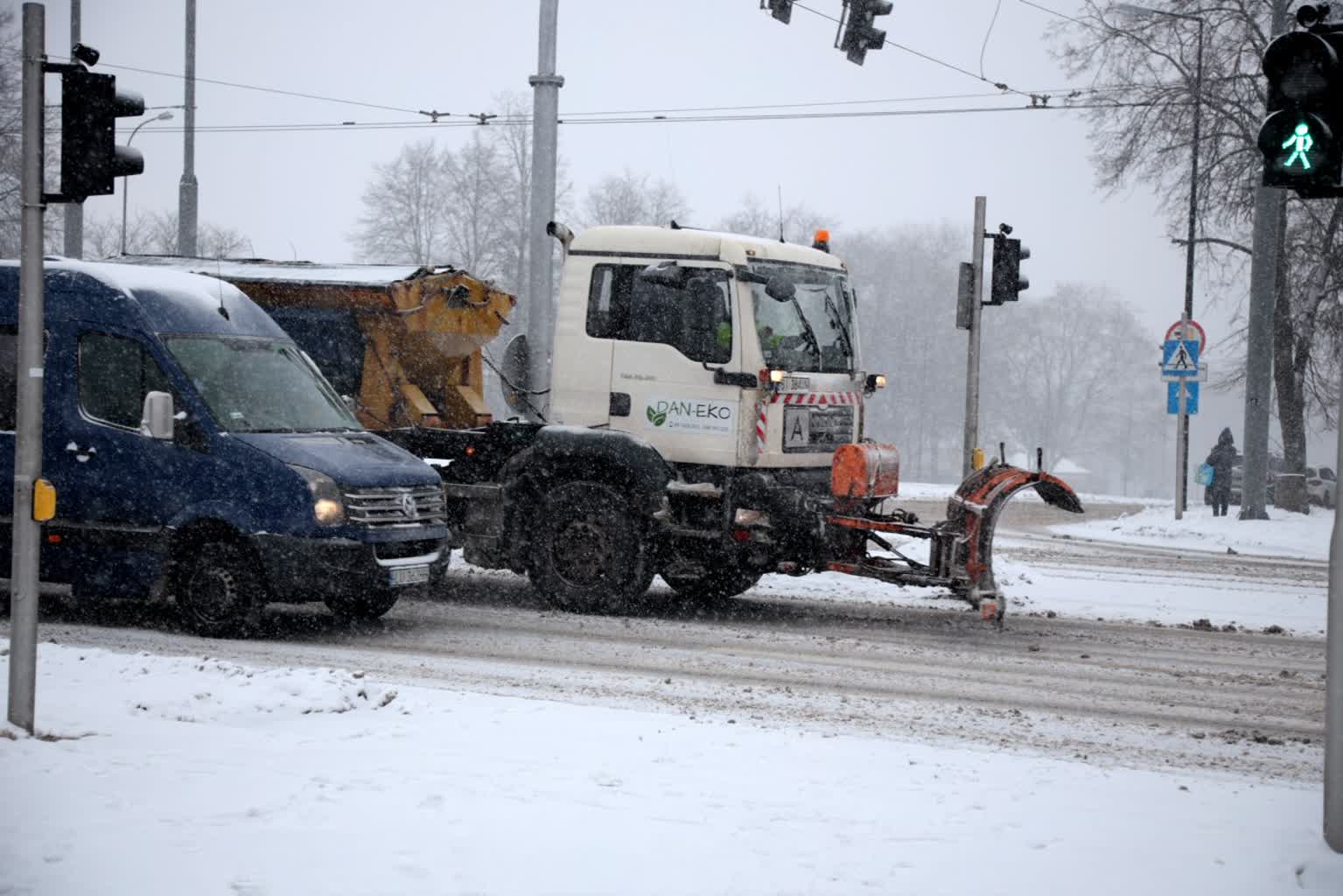 Zima na drogach regionu. Pogoda daje się we znaki kierowcom 3 pm_drogi-0212-008-2023-12-02-140234.jpg