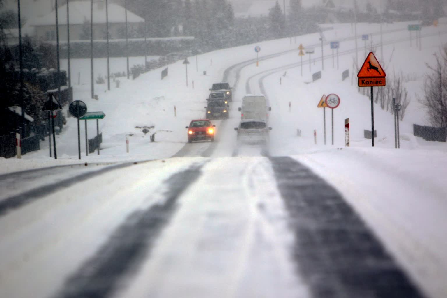 Siarczyste mrozy w regionie. IMGW ostrzega, policja apeluje