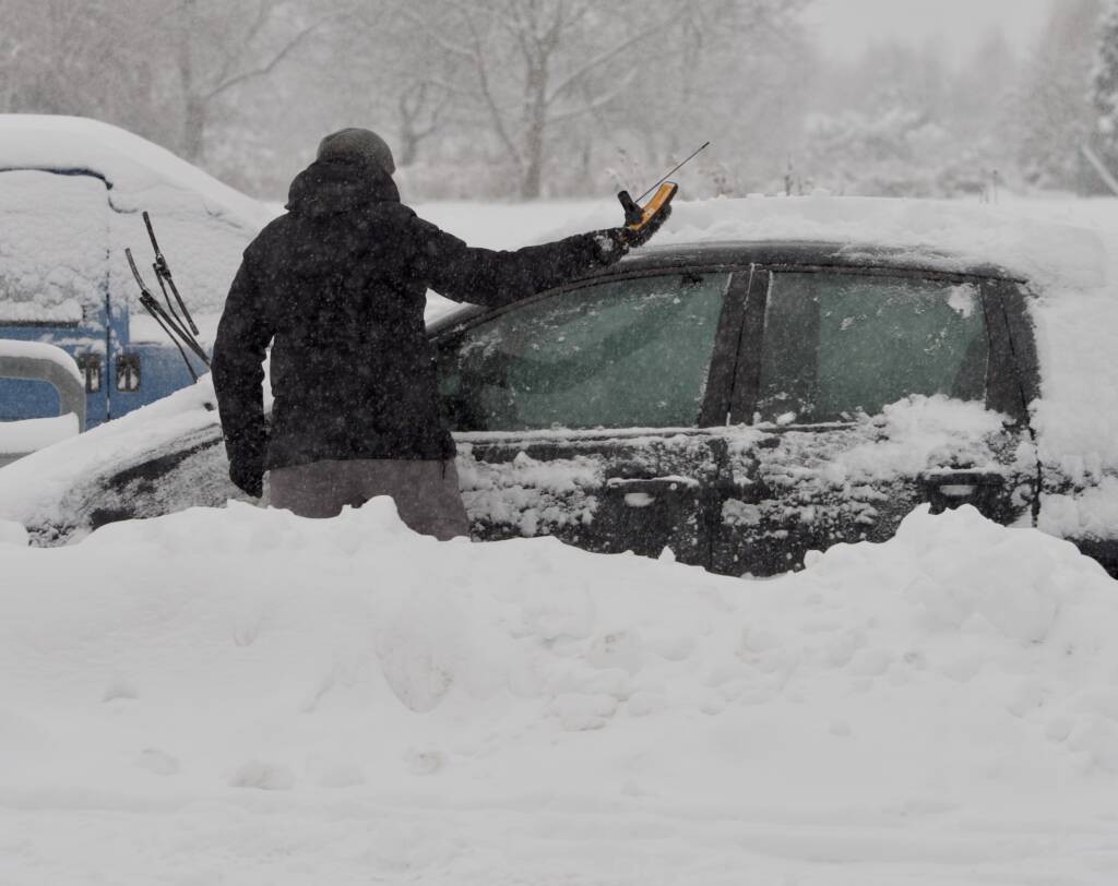 Co warto mieć w samochodzie podczas intensywnych opadów śniegu? 1 EAttachments67736690d1f0d9a0886b02122d7e586b39a14f7