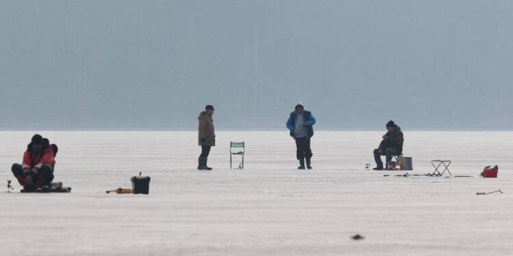 Nie ma bezpiecznej grubości lodu. Zachowajmy ostrożność na zamarzniętych zbiornikach wodnych! 1 2025-02-26T10:34:59:45 , Fot. Piotr Michalski
2025.02.26. LUBLIN . ZALEW ZEMBORZYCKI . CWICZENIA STRAZ POZARNA . RATOWANIE POSZKODOWANEGO Z PRZEREBEL .
FOT. PIOTR MICHALSKI