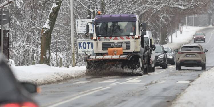 Trudne warunki na drogach Lubelszczyzny. Śnieg i porywisty wiatr utrudniają jazdę 1 EAttachments9249214e21d1cff23445d8007c0a824fec9def2 xl