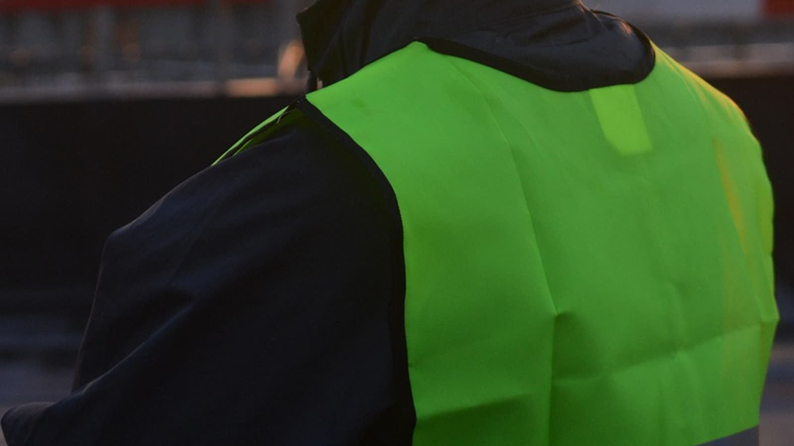 Bezpieczeństwo na drodze zimą. Odblaski mogą uratować życie