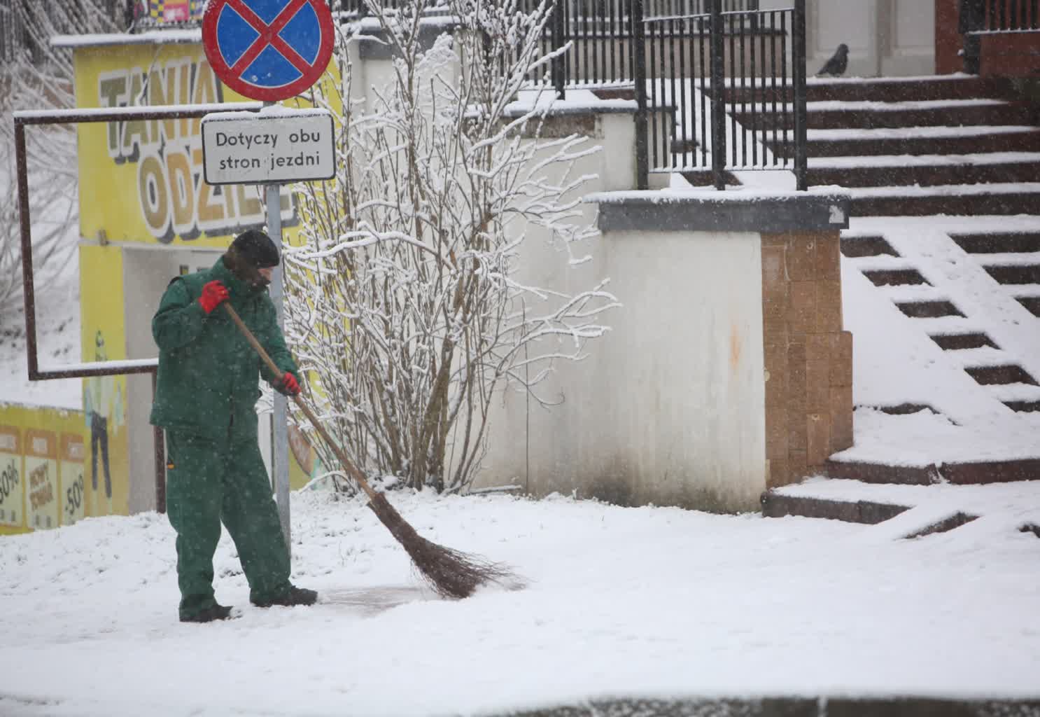 Zima w mieście. Za nieodśnieżony chodnik choćby 500 zł kary