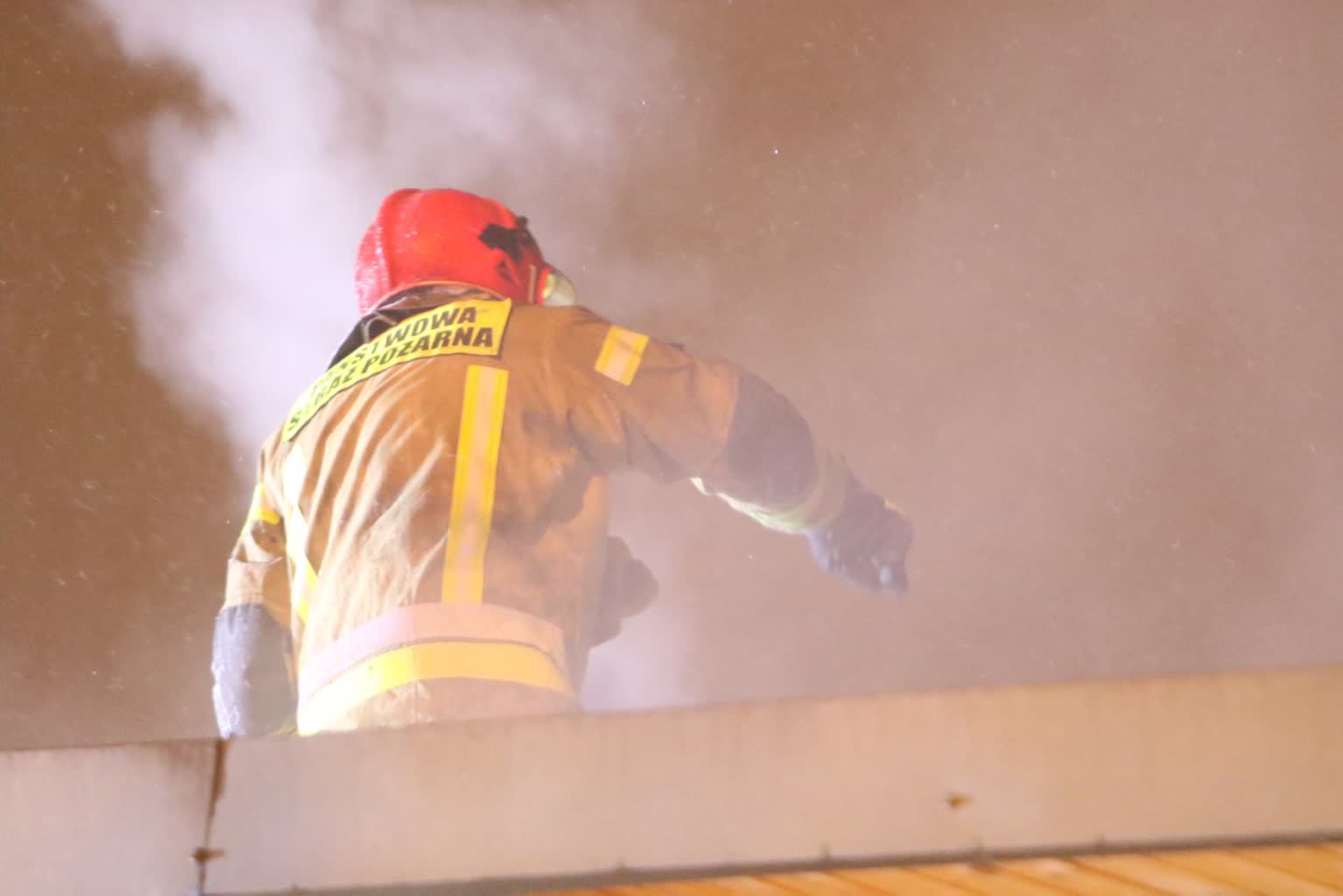 Pożar domu w Chrząchówku. 87-letnia kobieta poparzona