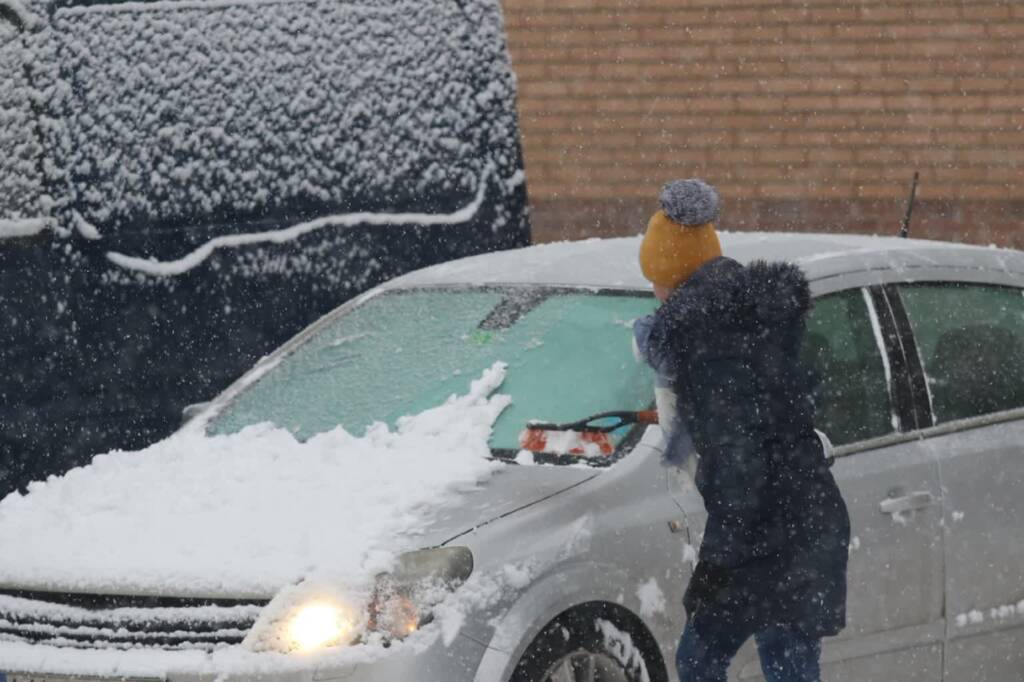 Silny mróz i śnieg. Instruktor jazdy radzi, jak bezpiecznie prowadzić auto 1 EAttachments925689261a072d2a0067bd7222b6ea7741977f6 xl