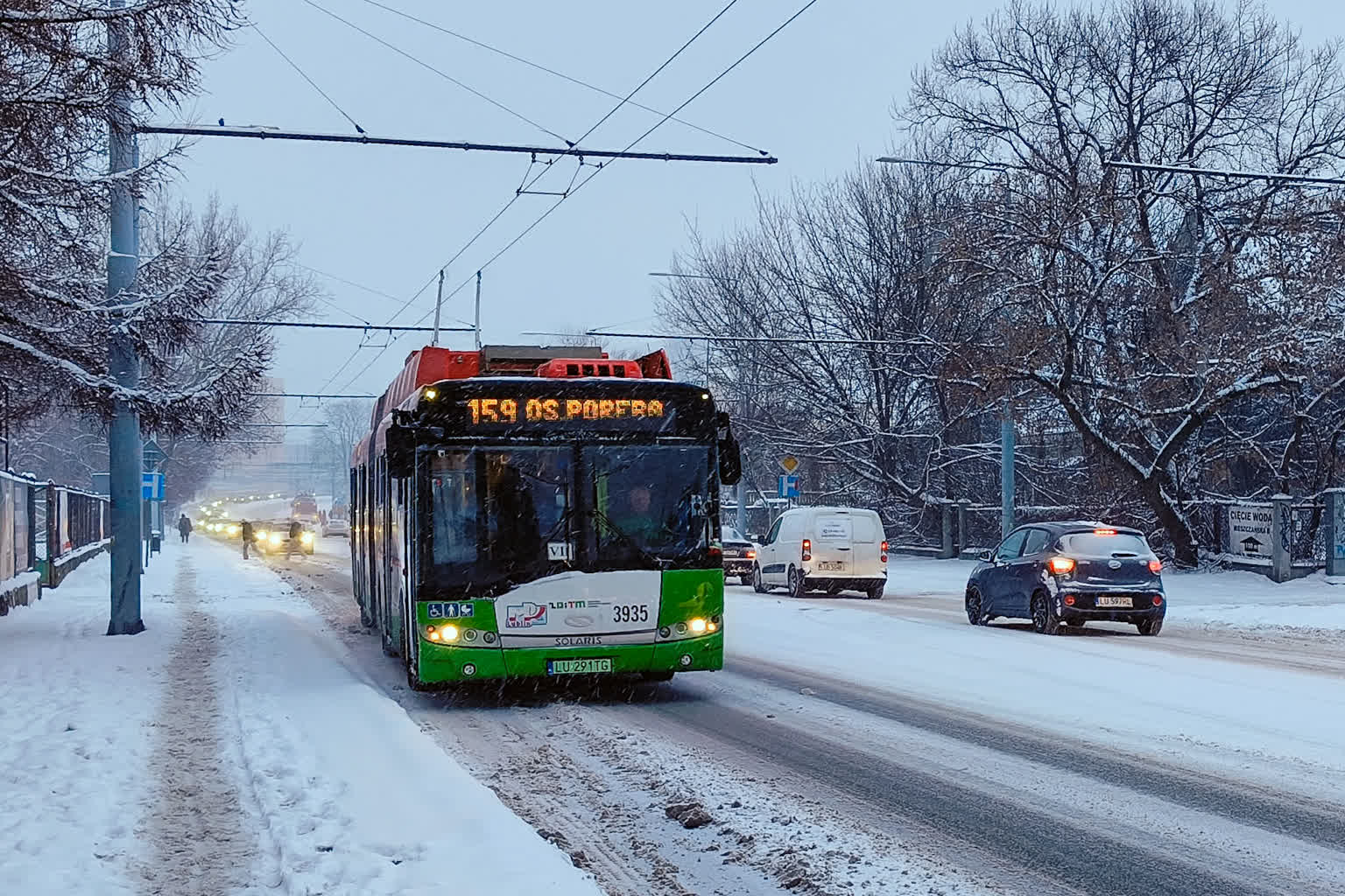 Atak zimy w Lublinie. Błoto pośniegowe i trudne warunki na drogach