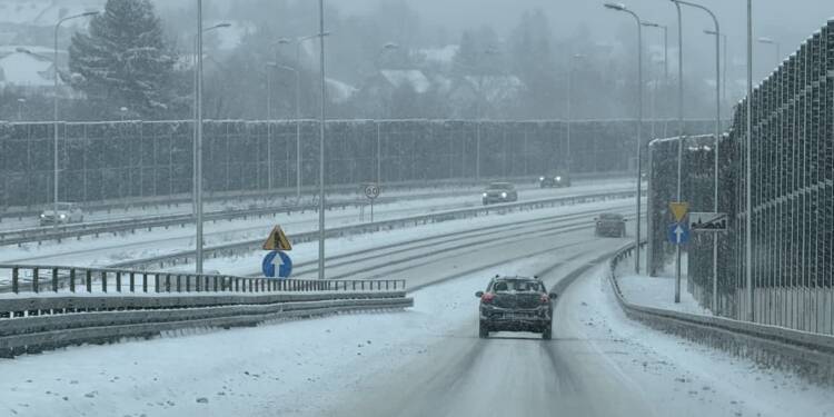 Ślisko i biało. Trudne warunki w Lubelskiem 1 EAttachments92590874638d340ffdeff8f10f964e14bd25a75 xl 1