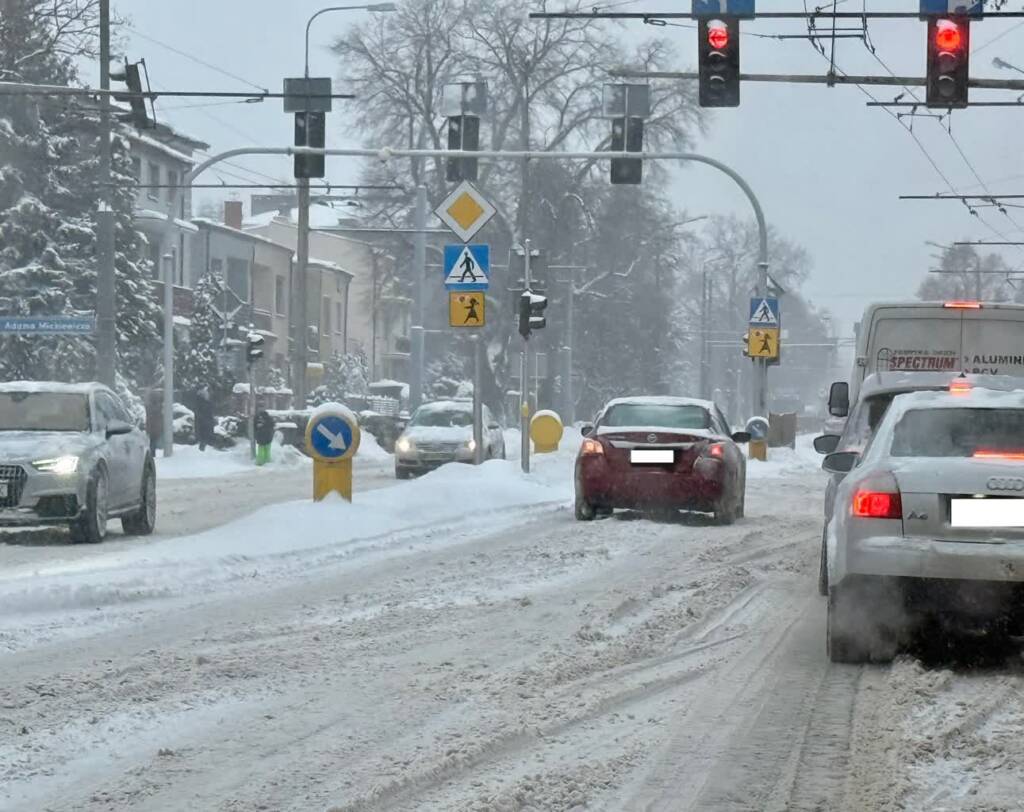 Przejezdnie, lecz ślisko. Zimowa sytuacja na drogach regionu 1 EAttachments9260223d9a610fc82fce5521d435176470f62cd xl 1