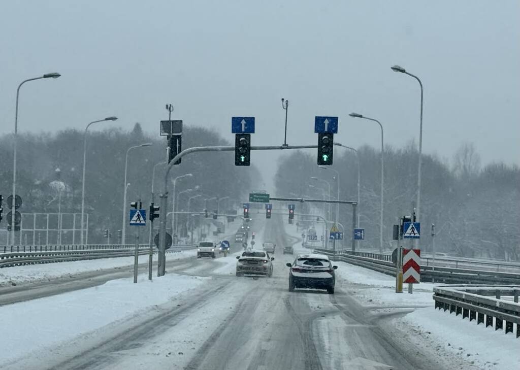 Zimowe warunki na drogach. Najtrudniej na południu Lubelszczyzny 1 EAttachments9260821e927b2c01df252ccb09f6ac117f52f81 xl