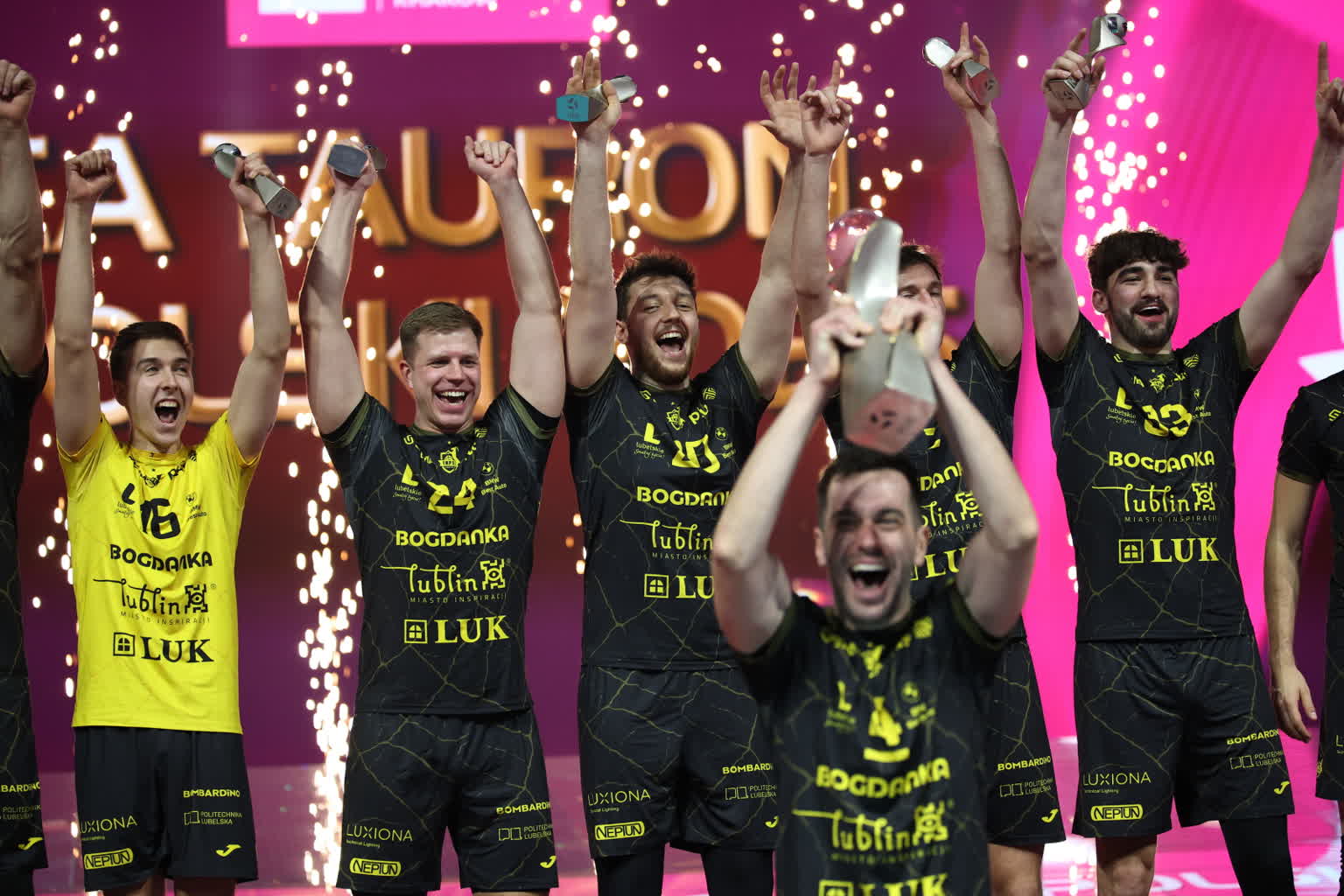 Złoty wieczór w Krakowie! Bogdanka LUK Lublin z Pucharem Polski 4 mid-26111354.jpg