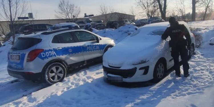 Spał w aucie zasypanym śniegiem. Jedno zgłoszenie uratowało 28-latkowi życie 1 EAttachments9268566d040ae3b8a68be0b46d58a42399f9ad9 xl