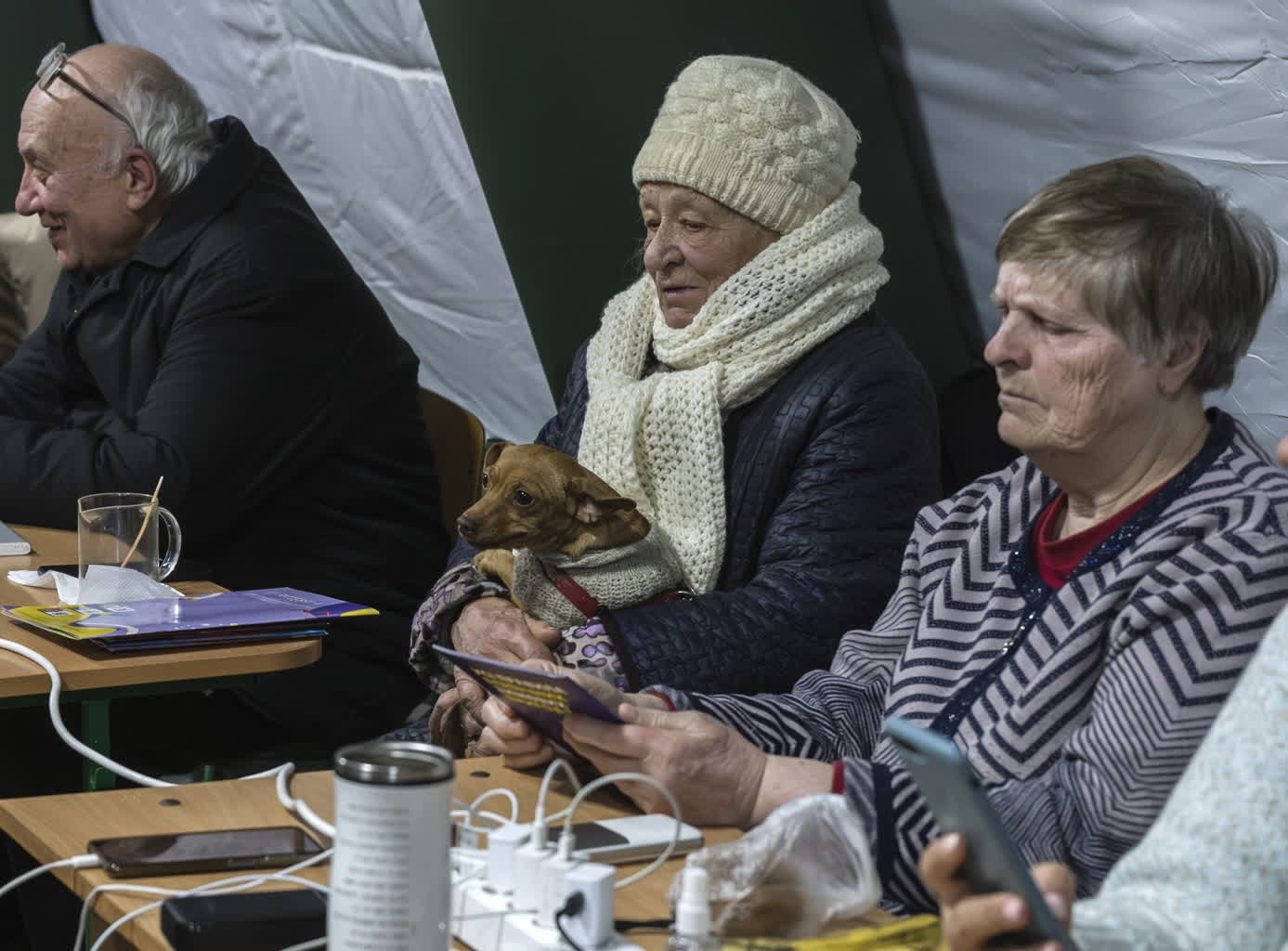Poniżej 10 stopni w mieszkaniu. Po rosyjskich atakach Kijów bez ogrzewania 4 mid-epa12657040.jpg
