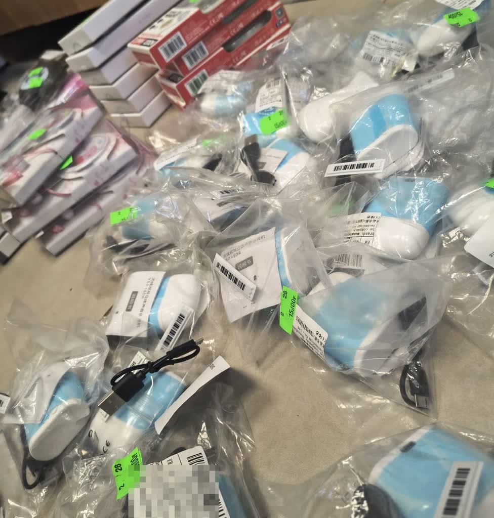 Podrobione słuchawki i ubrania w Lublinie. Sprzedawcom grozi więzienie 2 350-283823.jpg