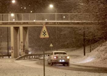 Marznące opady na południu Lubelszczyzny. Ostrzeżenia i akcja drogowców 2 EAttachments9294615c8c0efc4567088fa57c7b900f6630201 xl