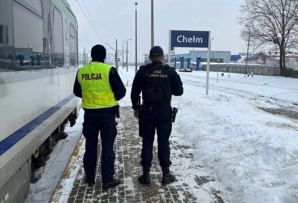 Pozostawił walizkę na dworcu. Roztargnienie przypłacił mandatem 1 EAttachments9296780e4e932320d4bf3ad67ddfc7b66aae3c3 xl