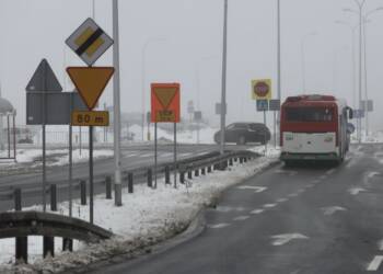 Śliskie ulice i chodniki. Niebezpieczna droga do pracy i szkoły 3 EAttachments9298135bda4e2fee8dbcb11db466dd326d48626 xl