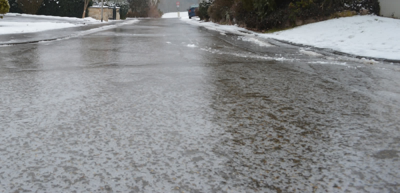 Chodniki jak lodowiska. Poranny spacer sporym wyzwaniem 2 black-ice-75597_1920-2023-03-07-202746-2024-02-01-164211.jpg
