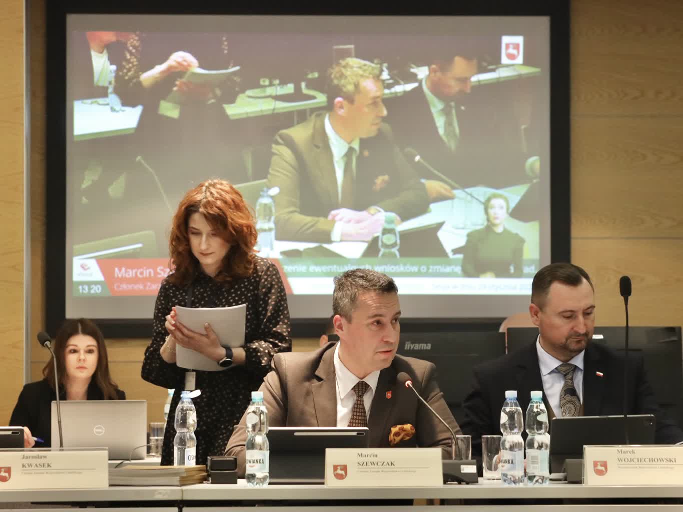 Przeniesienie czy pierwszy krok do likwidacji? Spór wokół szkół i decyzji sejmiku [ZDJĘCIA]