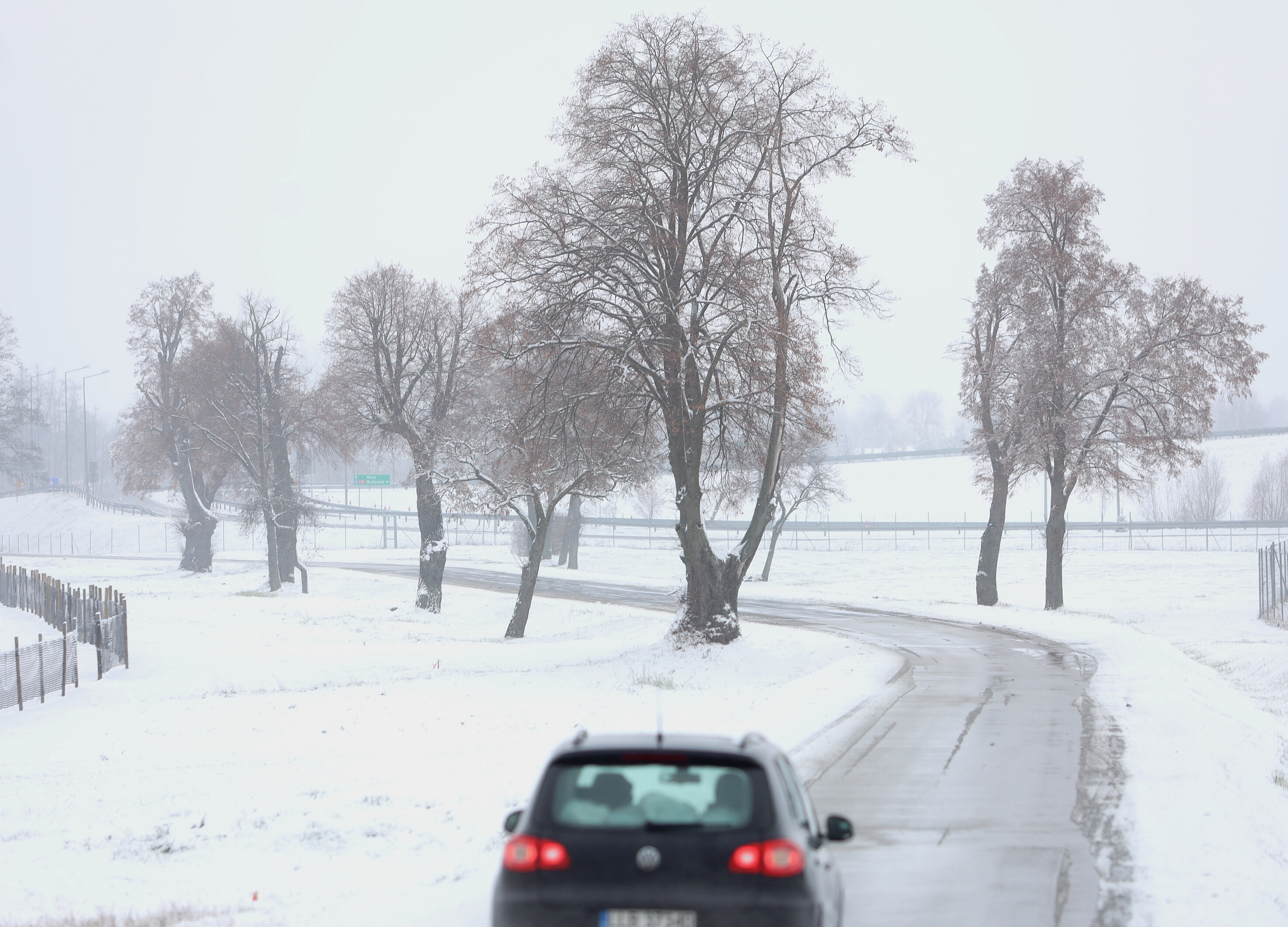 Trudne dni na drogach. Uwaga na gołoledź!