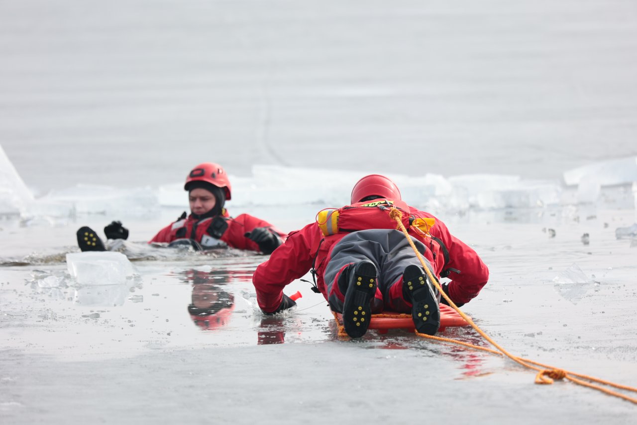 To może się tragicznie skończyć. Nie wchodźmy na lód! 2 pm_LOD-260225-010.jpg