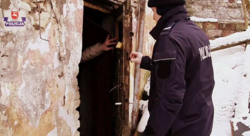 Mróz śmiertelnie niebezpieczny. Policja pomaga i apeluje: nie bądźmy obojętni 6 EAttachments9309832e255a08d293477d9fedec07471beb5ce xl