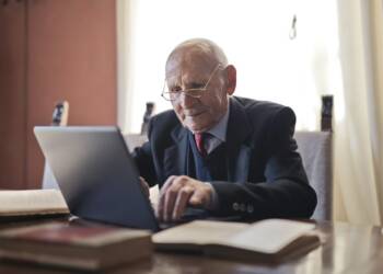 Seniorzy ofiarami oszustów. Chodzi o ogromne kwoty 7 EAttachments931005660bd11b67ab1e77ab1c2e50d065920c4 xl