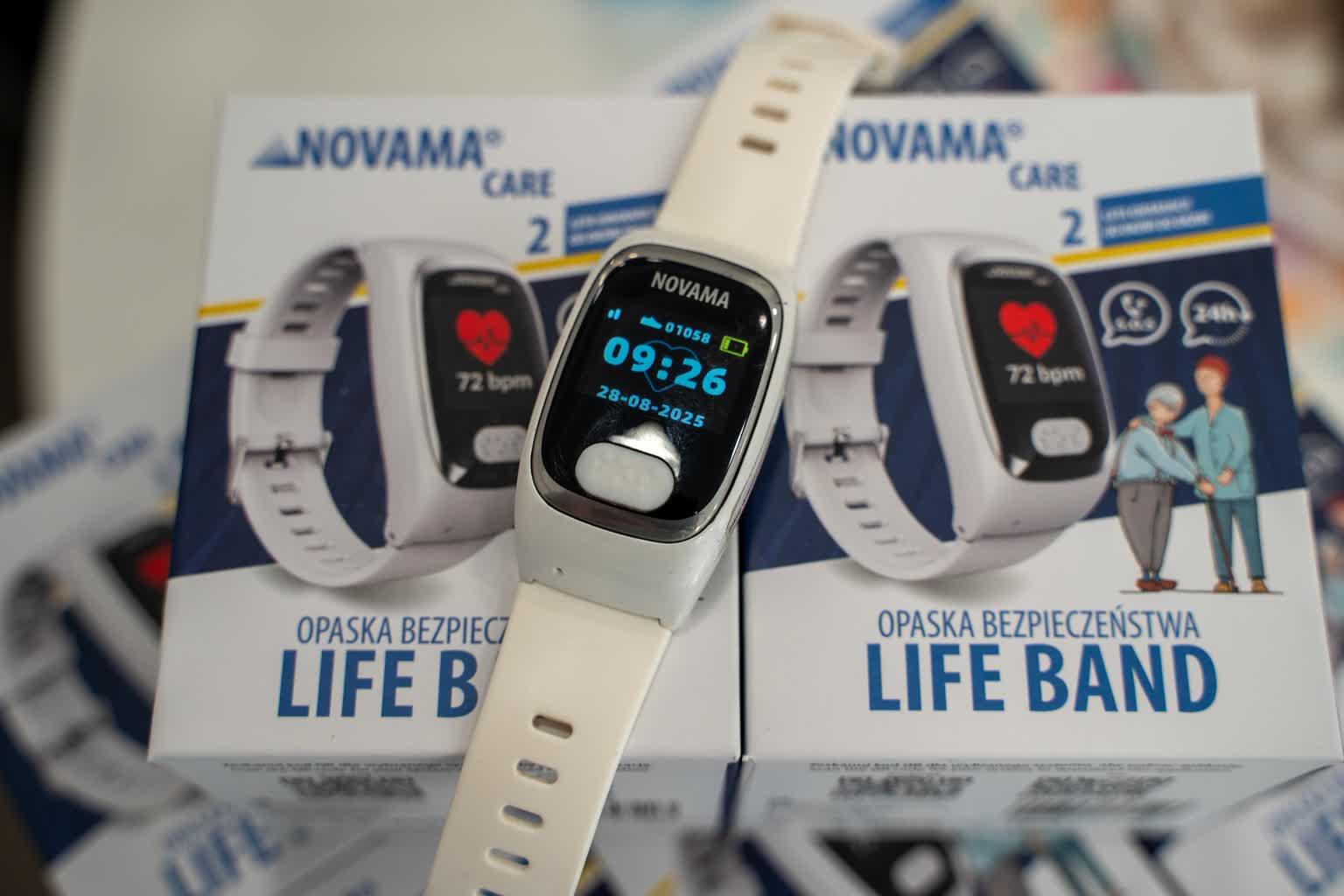 Bezpieczni seniorzy w Łęcznej. Miasto rozdaje opaski monitorujące zdrowie 3 624607893_1469247211876102_5193722825682956069_n.jpg