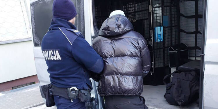 Brawurowa ucieczka i oszustwa „na policjanta”. Podejrzany w areszcie 1 EAttachments9310549697f3a74e7c26db8f804da4a8787b04b xl