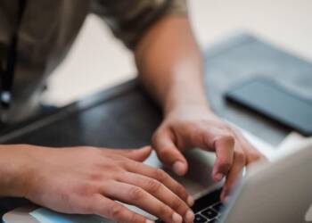 Myślał, że pomaga mamie. Przelał oszustom dużą kwotę 2 EAttachments9312270d7636e2adb00f56227c3463a5b3f1834 xl