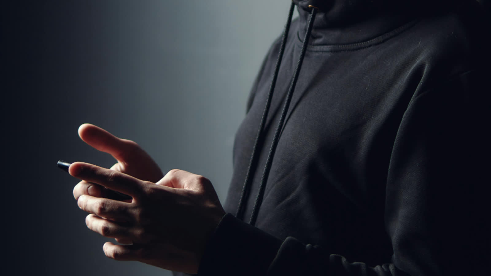 Podszywają się pod CBŚP. Uwaga na SMS-y od oszustów!