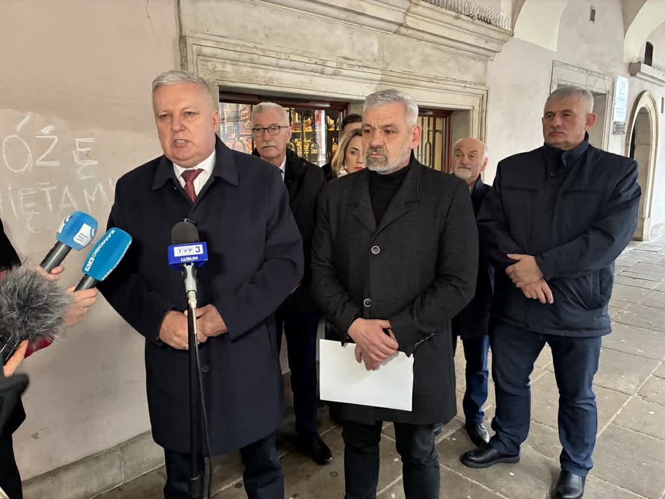 Tablica, polityka i historia. Róża Luksemburg podzieliła Zamościan