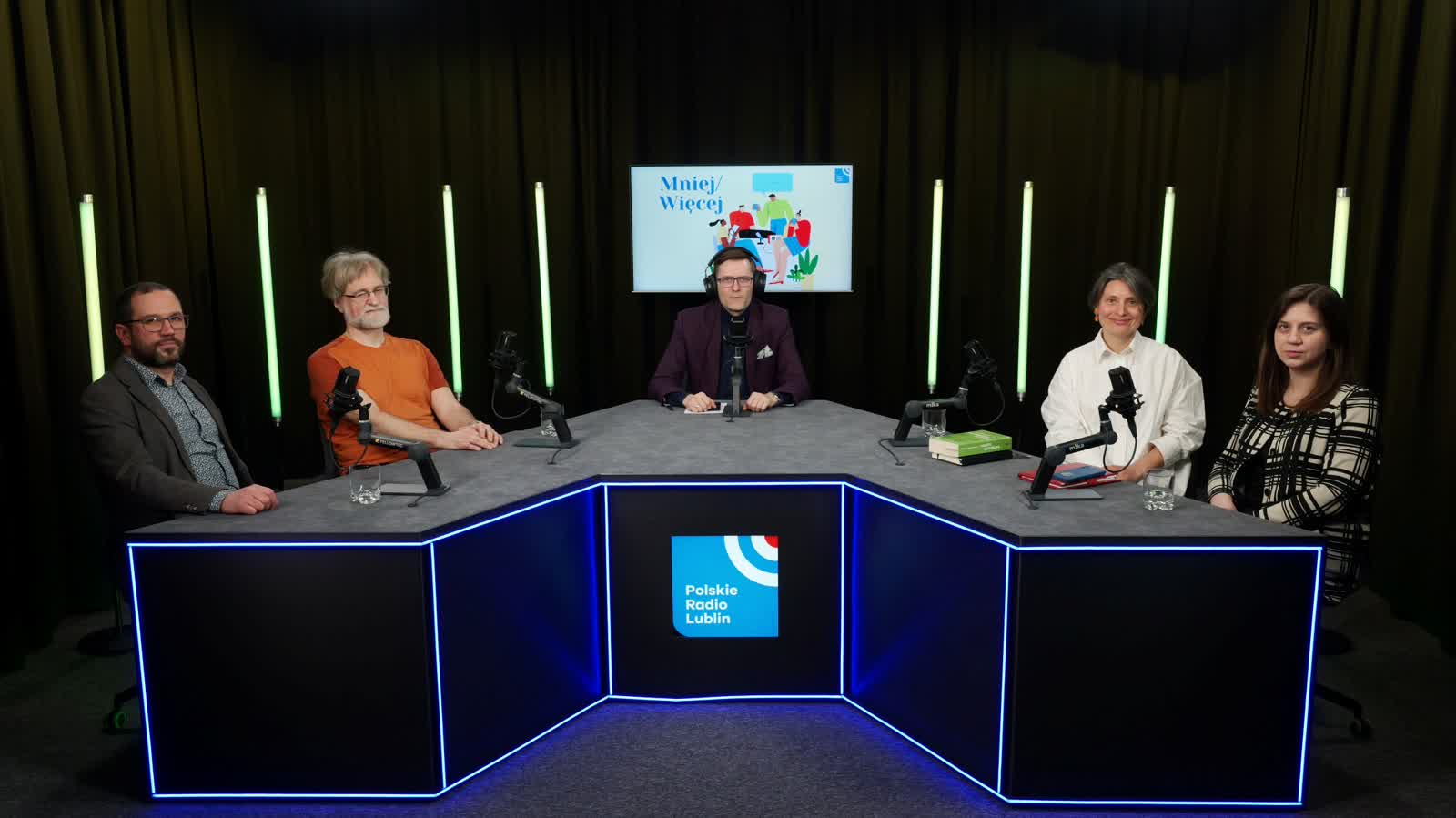 28.02.2026 Mniej / Więcej