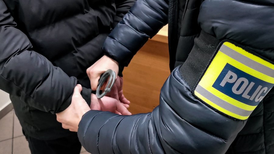 Wysyłali fałszywe linki i wyłudzali pieniądze. Rozbito grupę oszustów