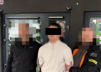 Wpadli po włamaniu do domu. Jeden wyrzucił narkotyki przez okno, drugi uciekał 2 EAttachments936345071f4644c0cbc144c17c8c9bfd7bc3bb7 xl