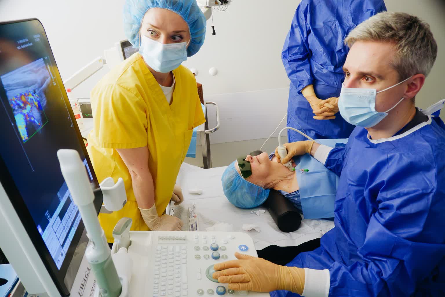 Bez blizn i powikłań. W COZL-u laserowo leczą nowotwory tarczycy 2 4.jpg