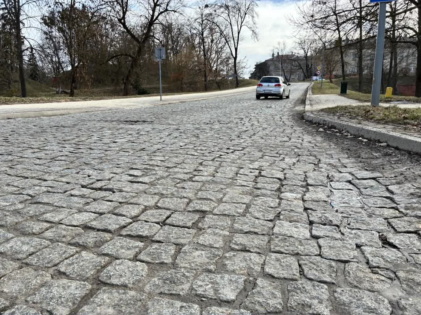 Zaginiona teczka i wątpliwe inwestycje. Zamojski bruk pod lupą policji 4 641774489_924187073547108_3214231627805324138_n.jpg