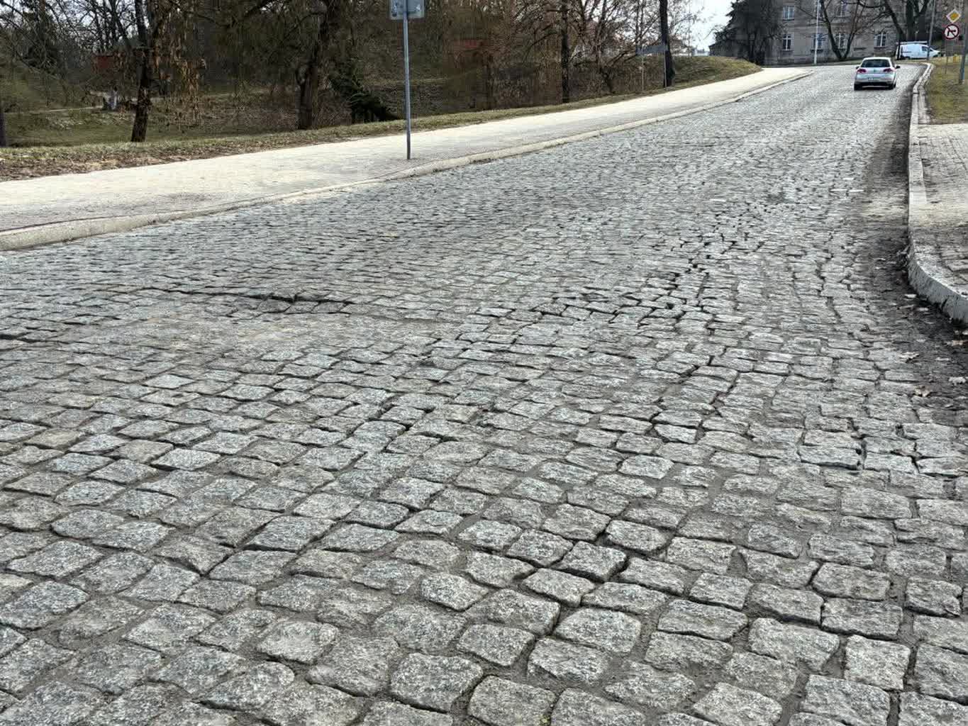 Zaginiona teczka i wątpliwe inwestycje. Zamojski bruk pod lupą policji 2 639694831_1428923235555234_5986586318807415678_n.jpg