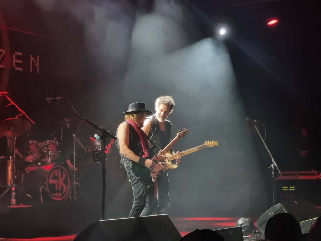 "100% rock'n'rolla" - relacja z koncertu duetu Smith / Kotzen w Warszawie 4 EAttachments9369645684d51247f17d7114fe52433756d8e58 xl